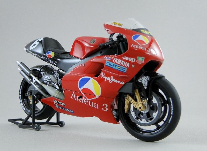 Tamiya 1/12 Motorcycle Series No.01 Yamaha YZR500 Grand Prix racer plastic model 