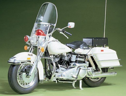 Tamiya 16016 - 1⁄6 Harley-Davidson FLH1200 Police Bike