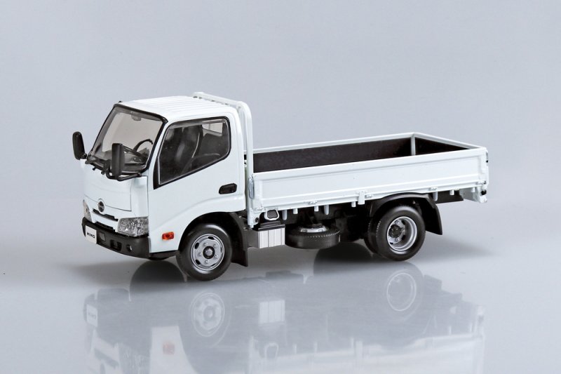 HINO DUTRO ミニカー Aoshima 1/32 Scale Model Car Snap Kit 23-WE Hino Dutro Truck White