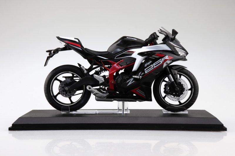 Aoshima 10970 - 1/12 Kawasaki Ninja ZX-25R Metallic Spark