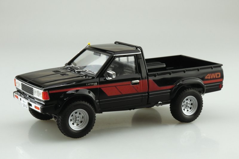 Aoshima 1/24 Scale Model Car Kit Nissan 720 Datsun Truck Lift-up