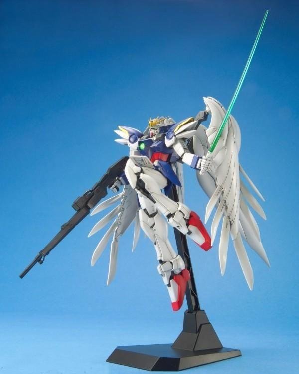1/100 海外製プラモデル　WINGED MOBILE SUIT Wing Gundam Zero Custom EW Ver. MG 1/100 Model Kit Bandai 5063541