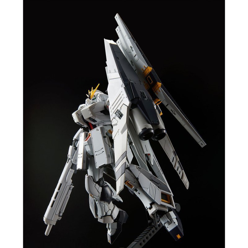 Bandai 5060912 - RG 1/144 RX-93 Nu Gundam HWS Model Kit