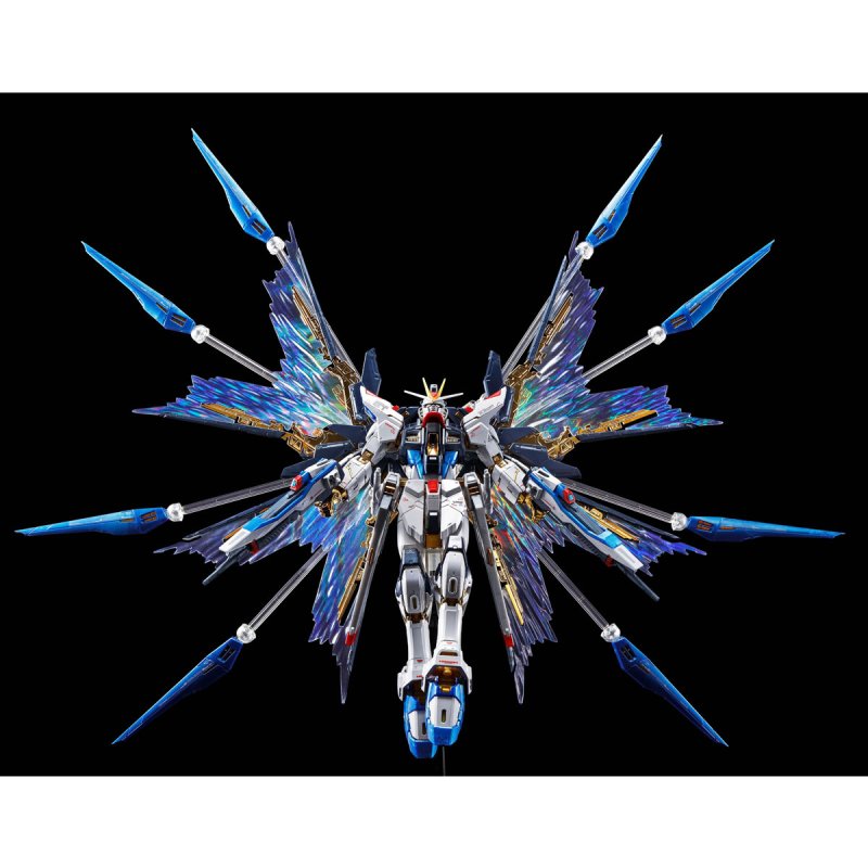 Bandai 5061039 - RG 1/144 Strike Freedom Gundam Titanium Finish