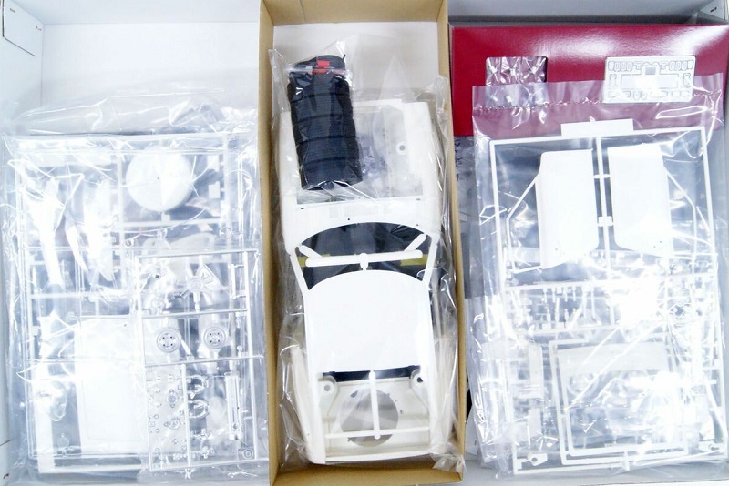 Tamiya 12051 1/12 Model Kit Nissan Fairlady Z 240ZG Street