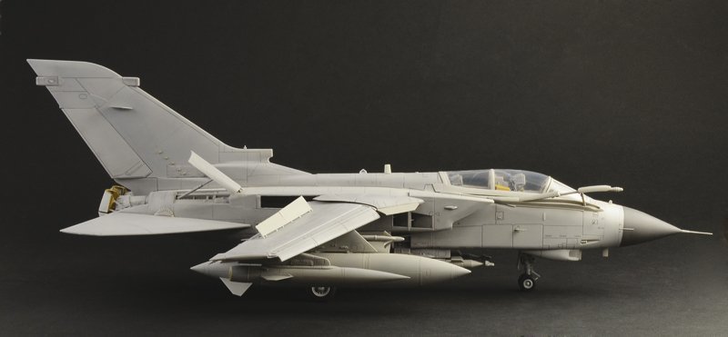 Italeri 2513 – 1/32 Tornado Aircraft Plastic Model Kit – New