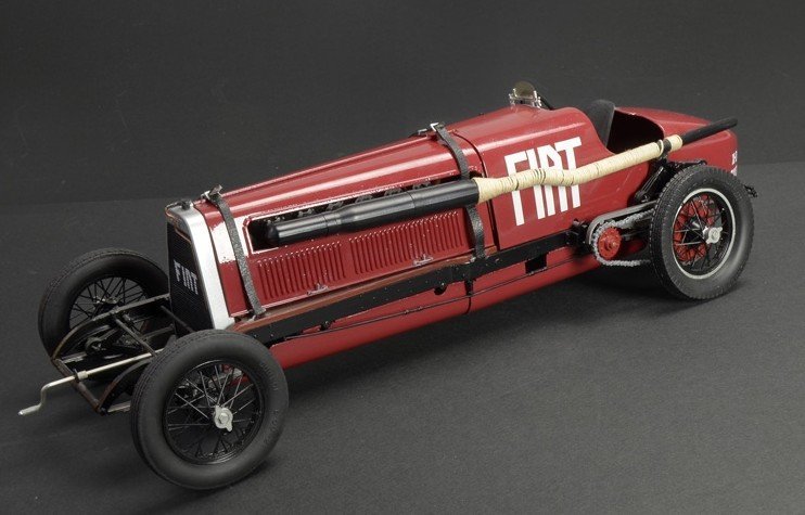 Italeri 4701 - 1/12 Scale Fiat Mefistofele 21706 C.C Model Kit