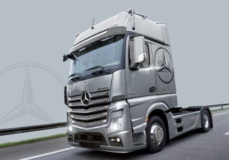 Italeri 3905 - 1/24 Mercedes-Benz Actros MP4 Gigaspace Model Kit
