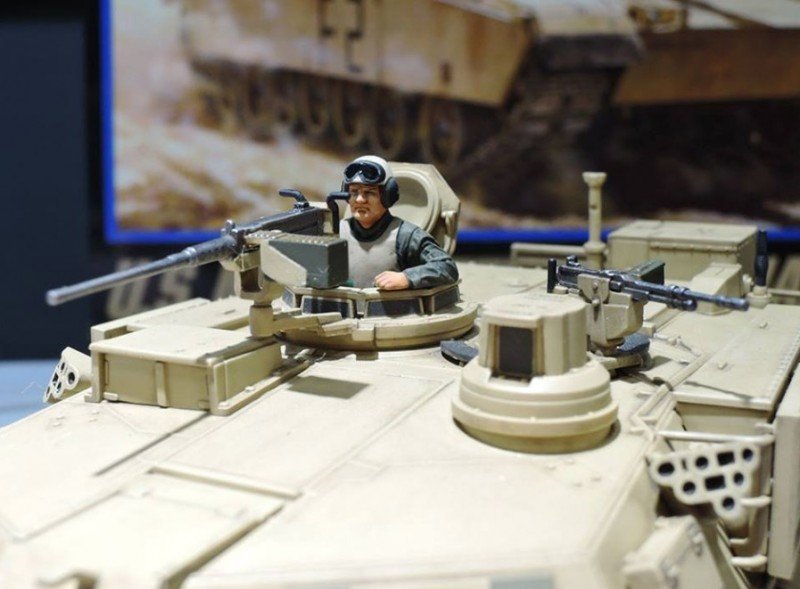 TAMIYA 32592 U.S Main Battle Tank M1A2 Abrams 1:48 Tank Model Kit 