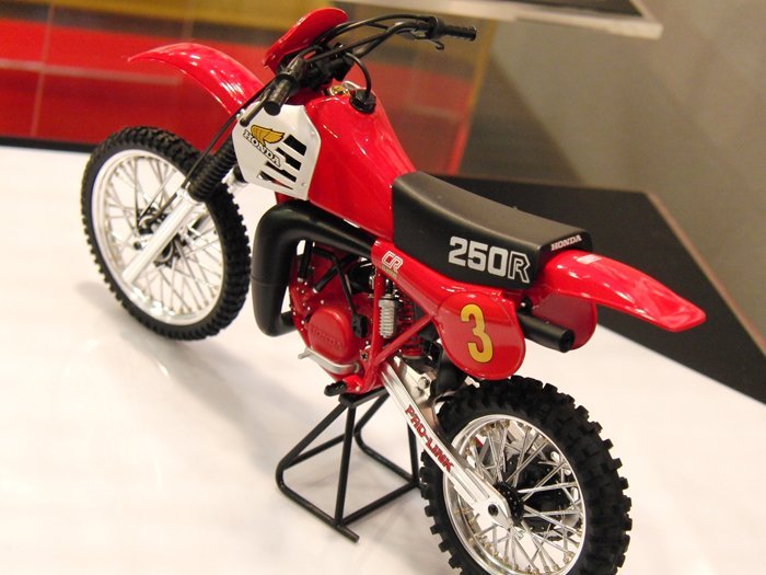 Tamiya 14011 - 1/12 Honda CR250R Motocross Bike Model Kit