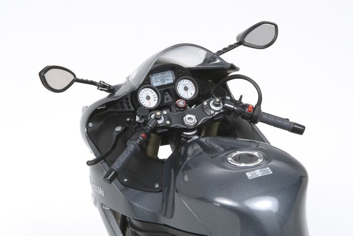 Tamiya 14111 Kawasaki ZZR 1400 1/12 scale kit 