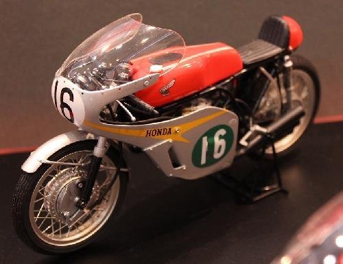 Tamiya 14127 - 1/12 Honda RC166 GP Racer Full-View Model Kit