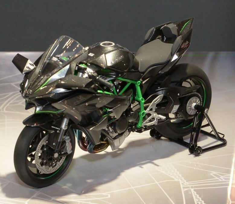 TAMIYA Kawasaki Ninja H2R. 1/12 完成品 Amazon.com: Tamiya 14131 1/12 Kawasaki Ninja H2R Plastic