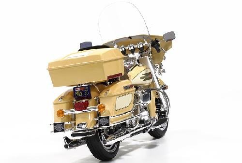 Tamiya 16040 - 1/6 Harley-Davidson FLH Classic Model Kit