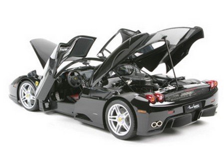 Tamiya Ferrari Enzo 1/12 スケール Tamiya presents the 1/12 scale, multi-material, semi