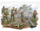 Trumpeter 00425 German Field Howitzer Gun Crew (on firing)